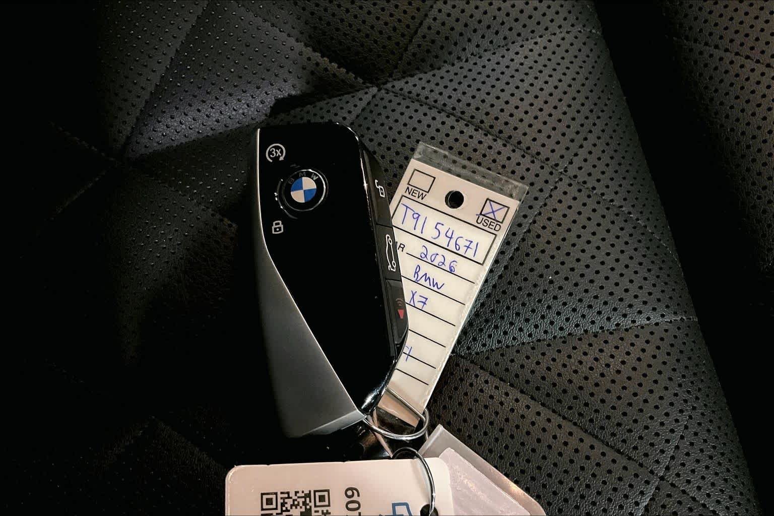 Used 2026 Skyscraper Grey Metallic BMW xDrive40i image 14