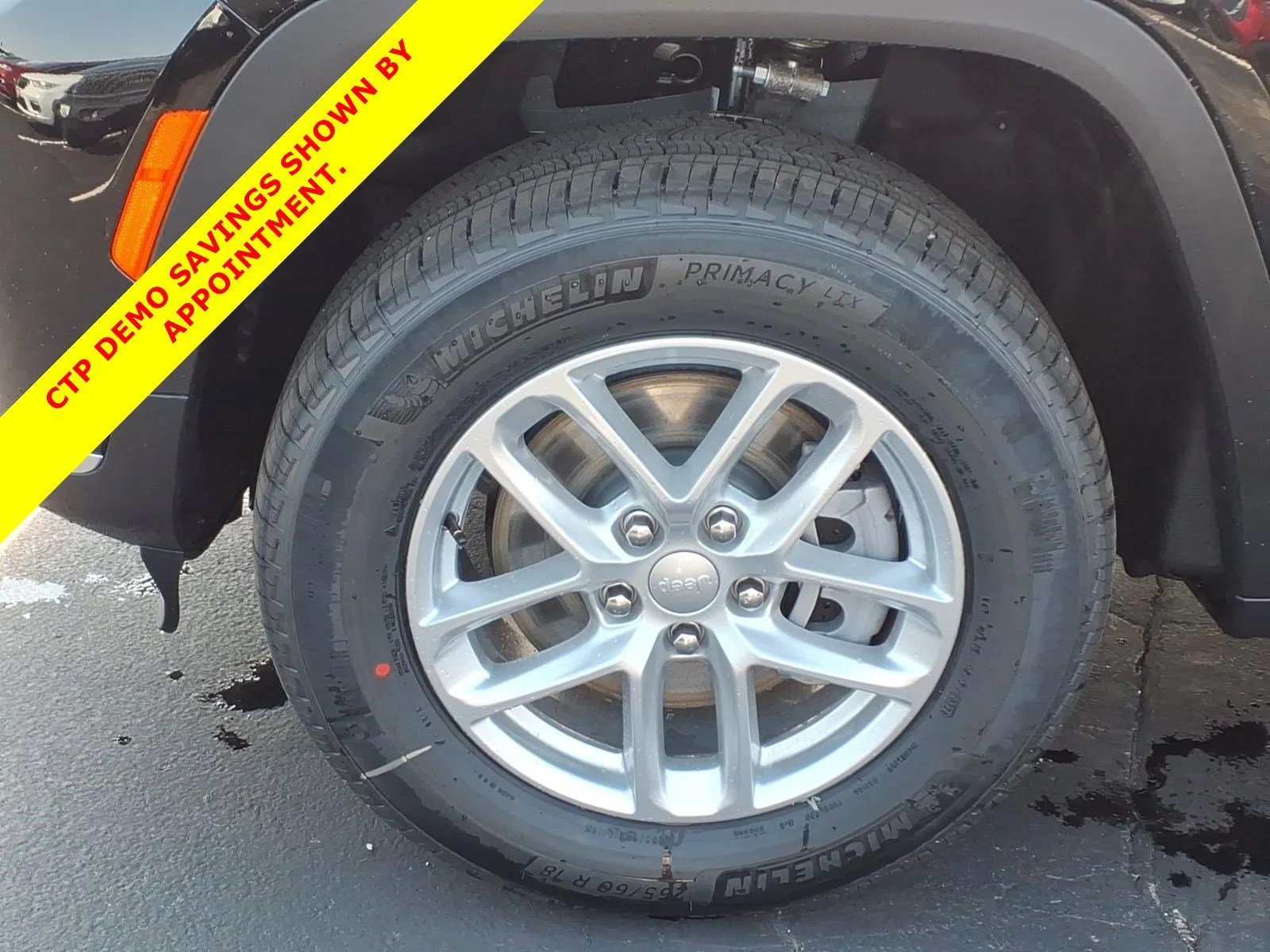 New 2026 Diamond Black Crystal Pearlcoat Jeep Laredo X image 23