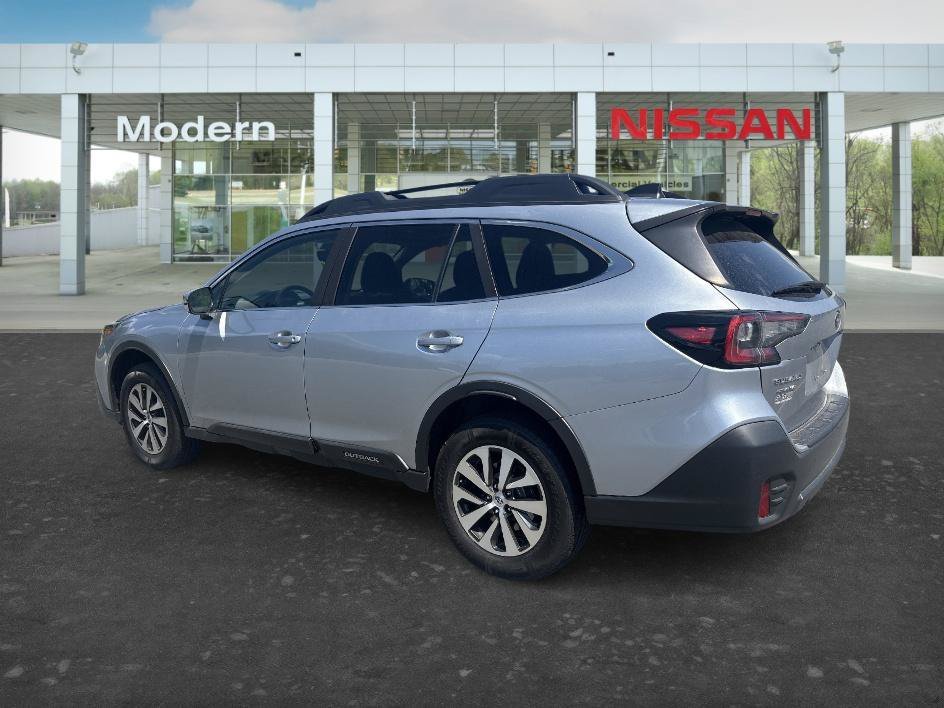 Used 2022 Ice Silver Metallic Subaru Premium image 3