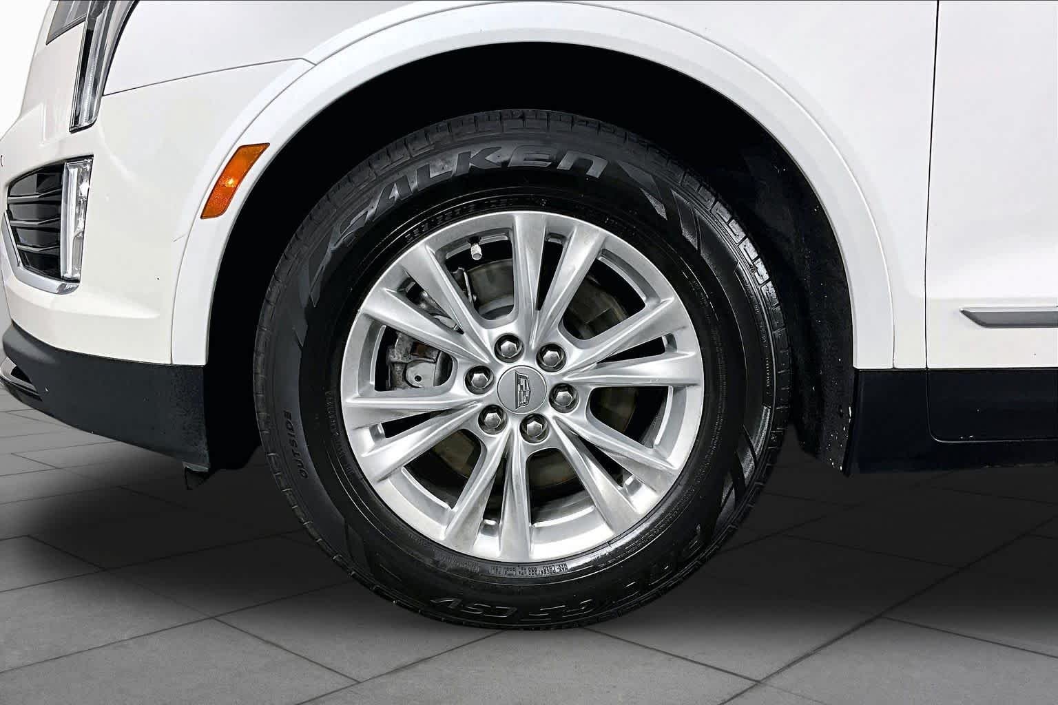 Used 2022 Crystal White Tricoat Cadillac Luxury image 11