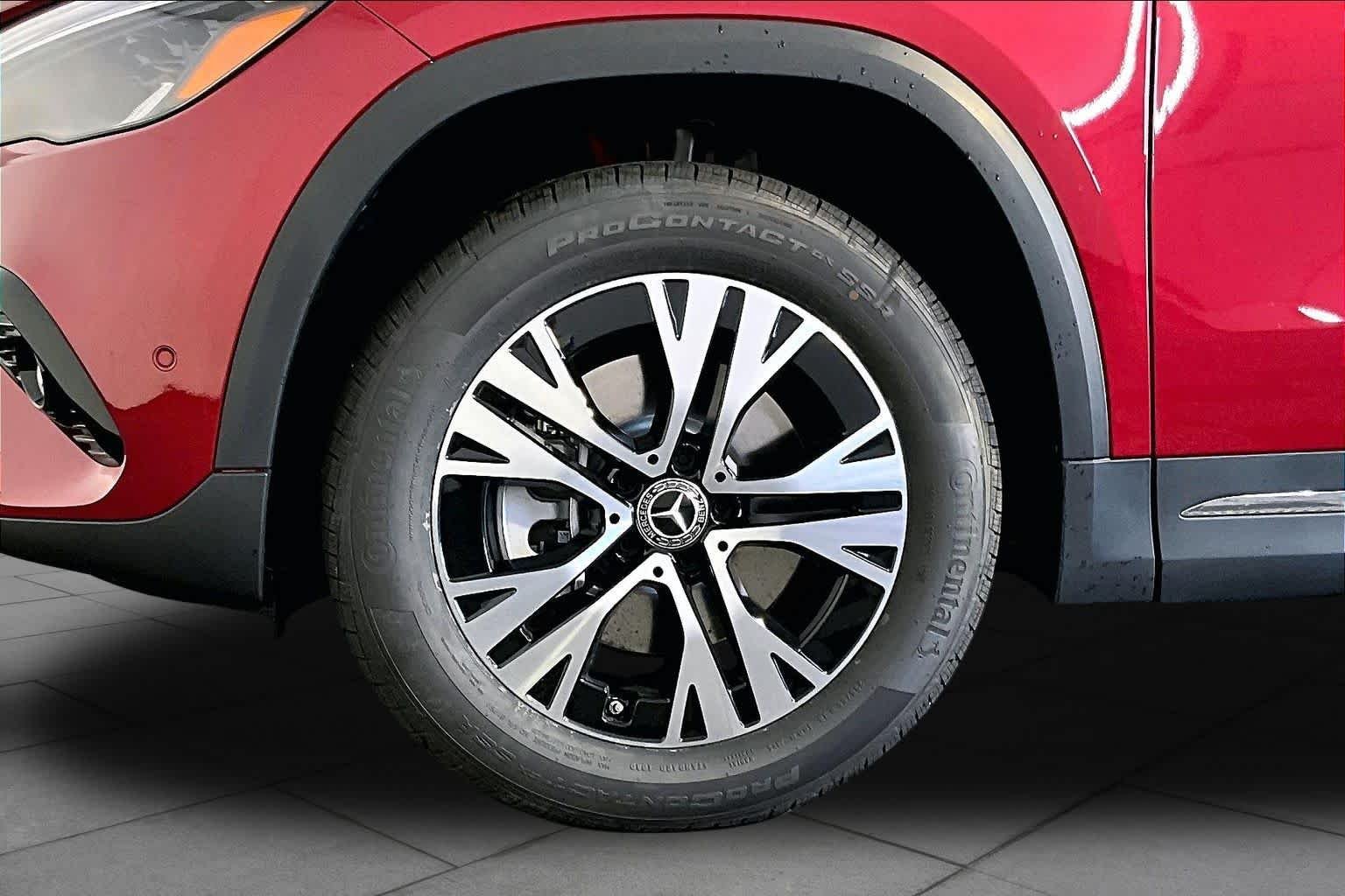 New 2026 MANUFAKTUR Patagonia Red Metallic Mercedes-Benz GLA 250 image 17