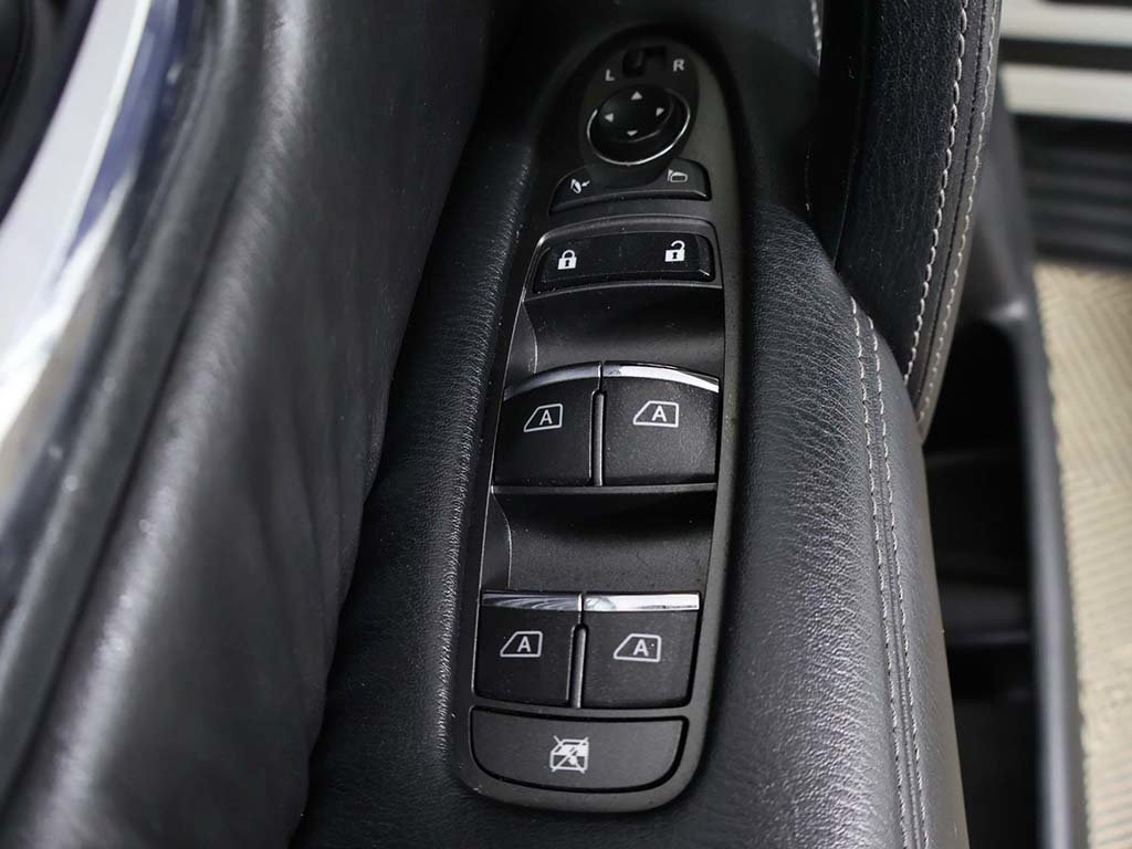Used 2019 White Nissan SL image 39