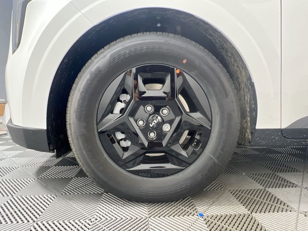New 2026 Snow White Pearl Kia LXS image 12