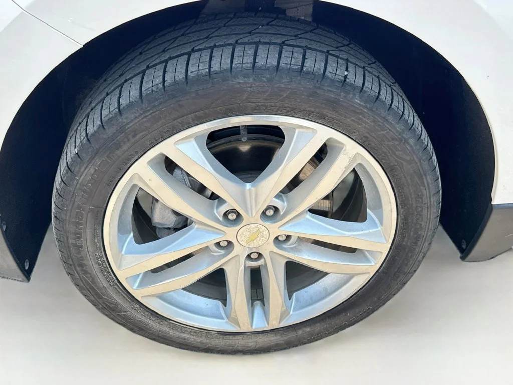 Used 2020 Iridescent Pearl Tricoat Chevrolet Premier image 39
