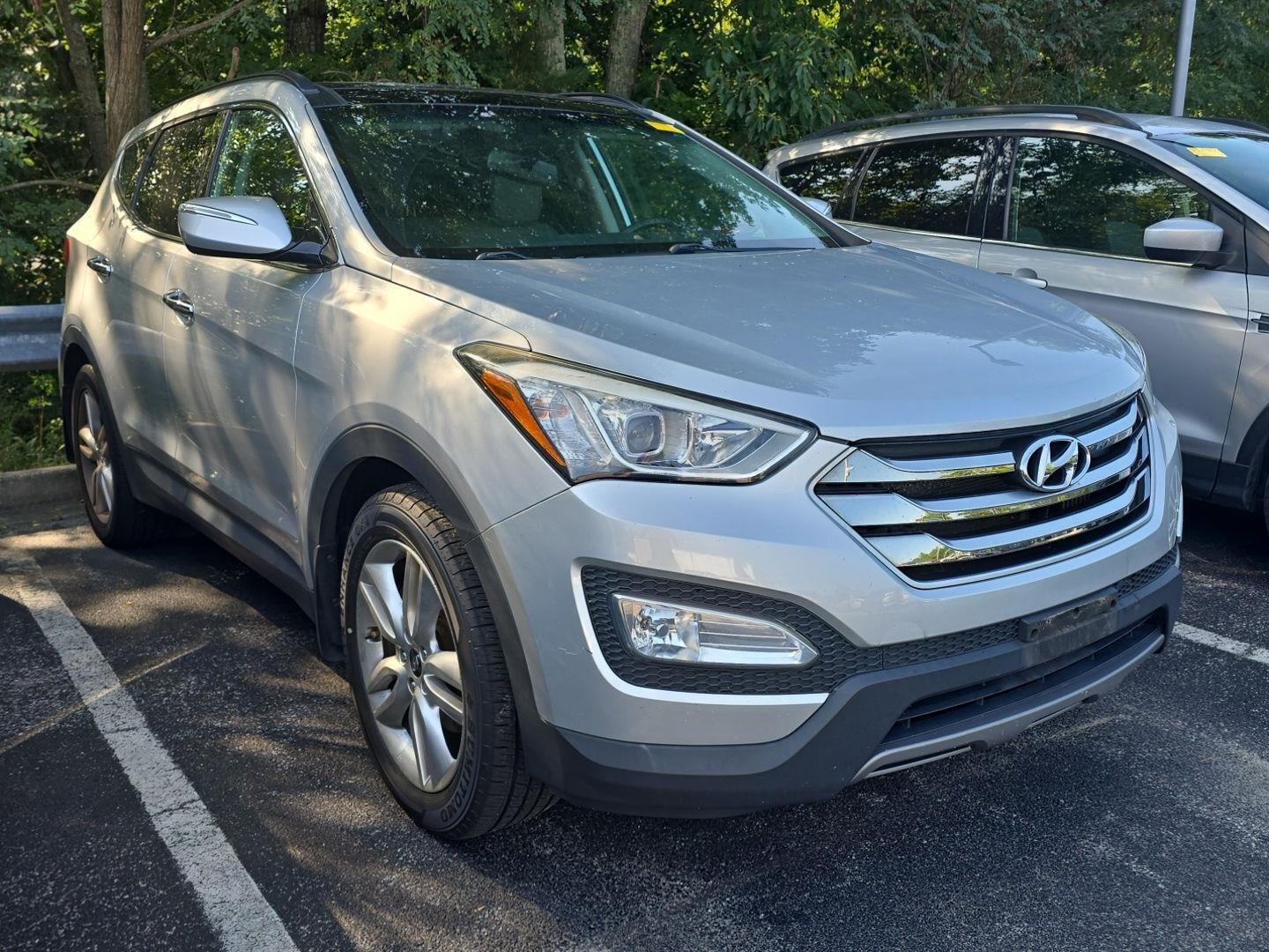 Used 2016 Sparkling Silver Hyundai  image 1