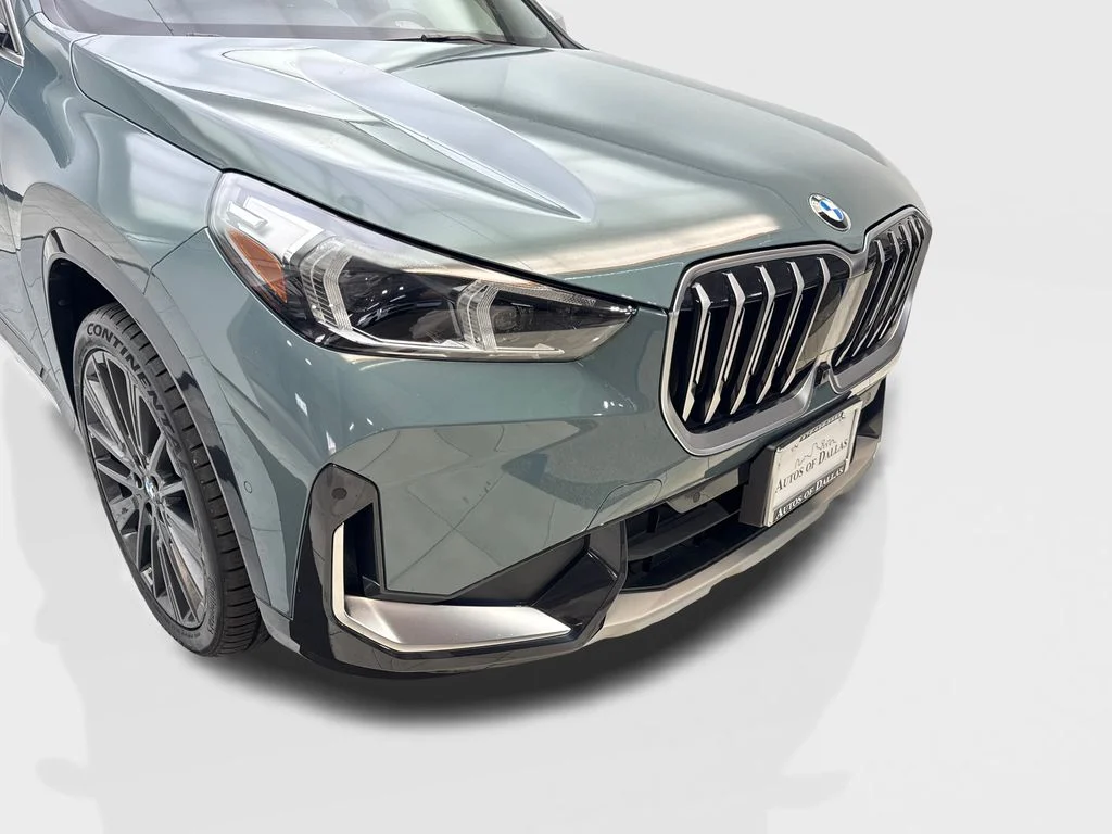 Used 2023 Green BMW xDrive28i image 17