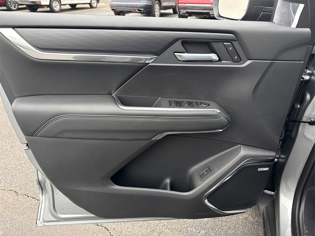 2026 GMC ACADIA - Image 13