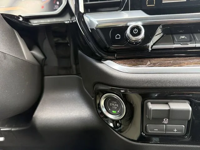 New 2026 Sterling Metallic GMC Elevation image 27