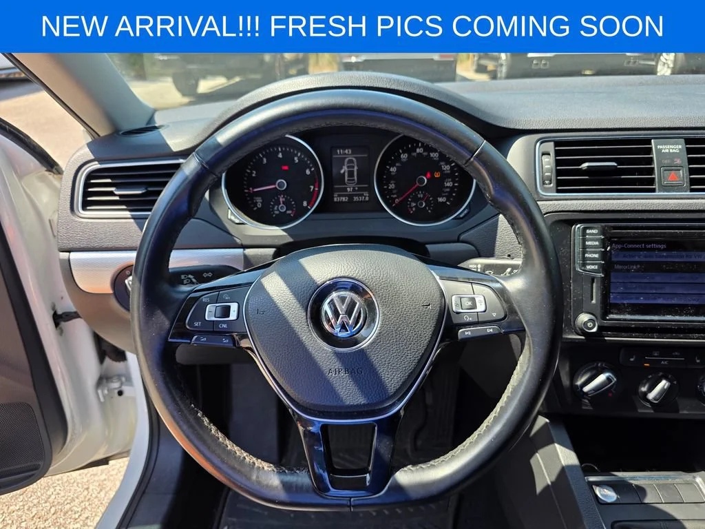 Used 2017 White Volkswagen 1.4T SE image 10
