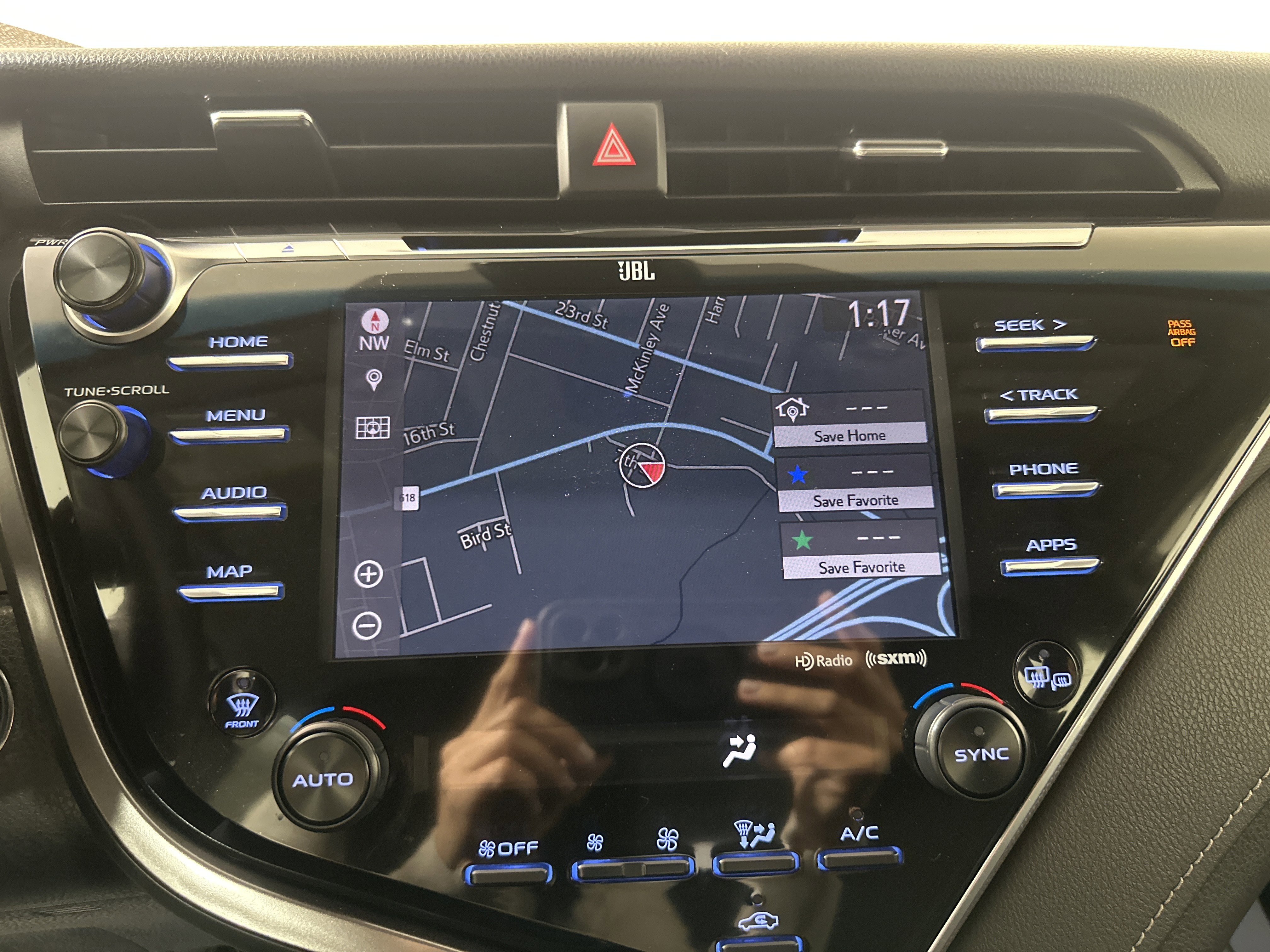 Used 2018  Toyota  image 17