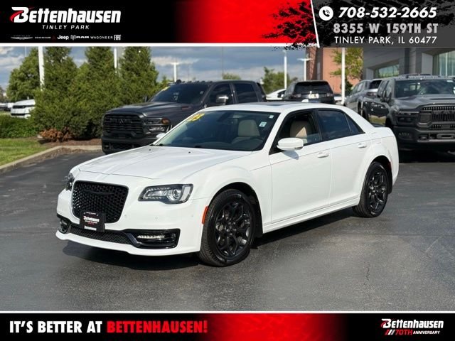 2023 Chrysler 300 Touring L AWD's photo