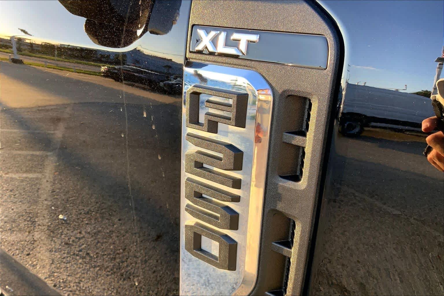 Used 2025 Agate Black Metallic Ford F-250 Pickup XLT image 31