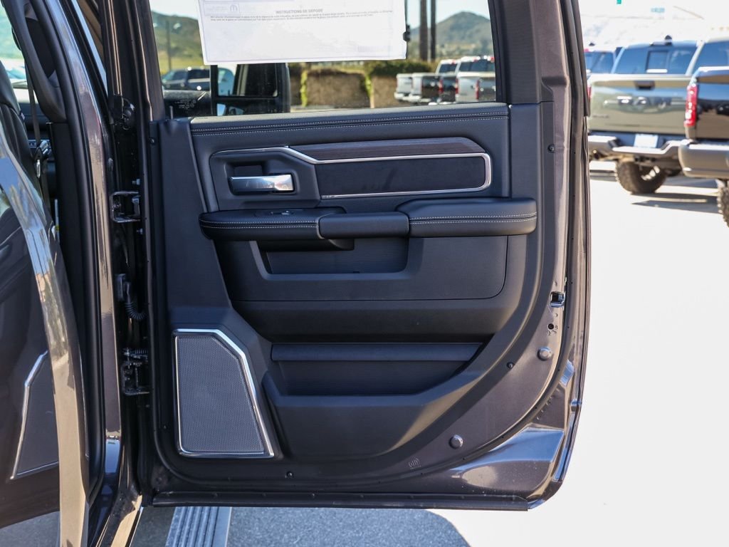 New 2026 Granite Crystal Metallic Clear-Coat Exterior Paint RAM Laramie image 17