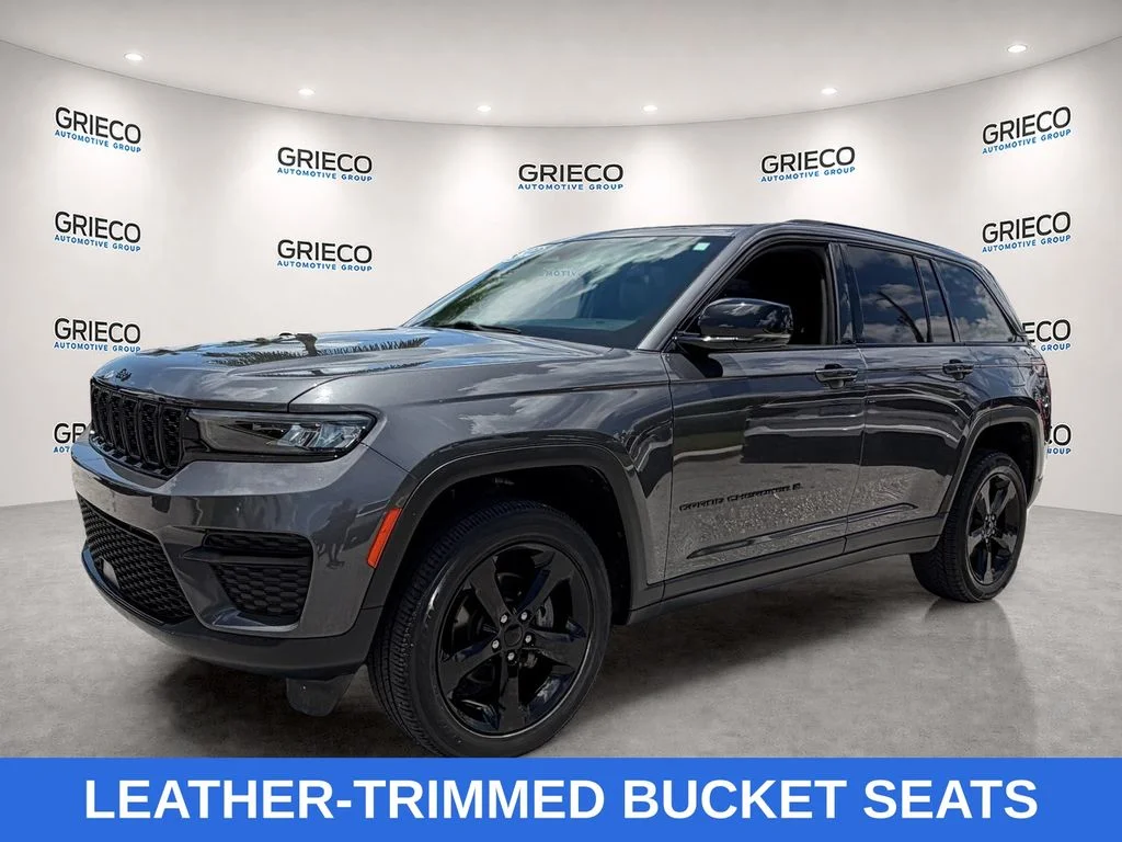 Used 2022 Gray Jeep Altitude image 3