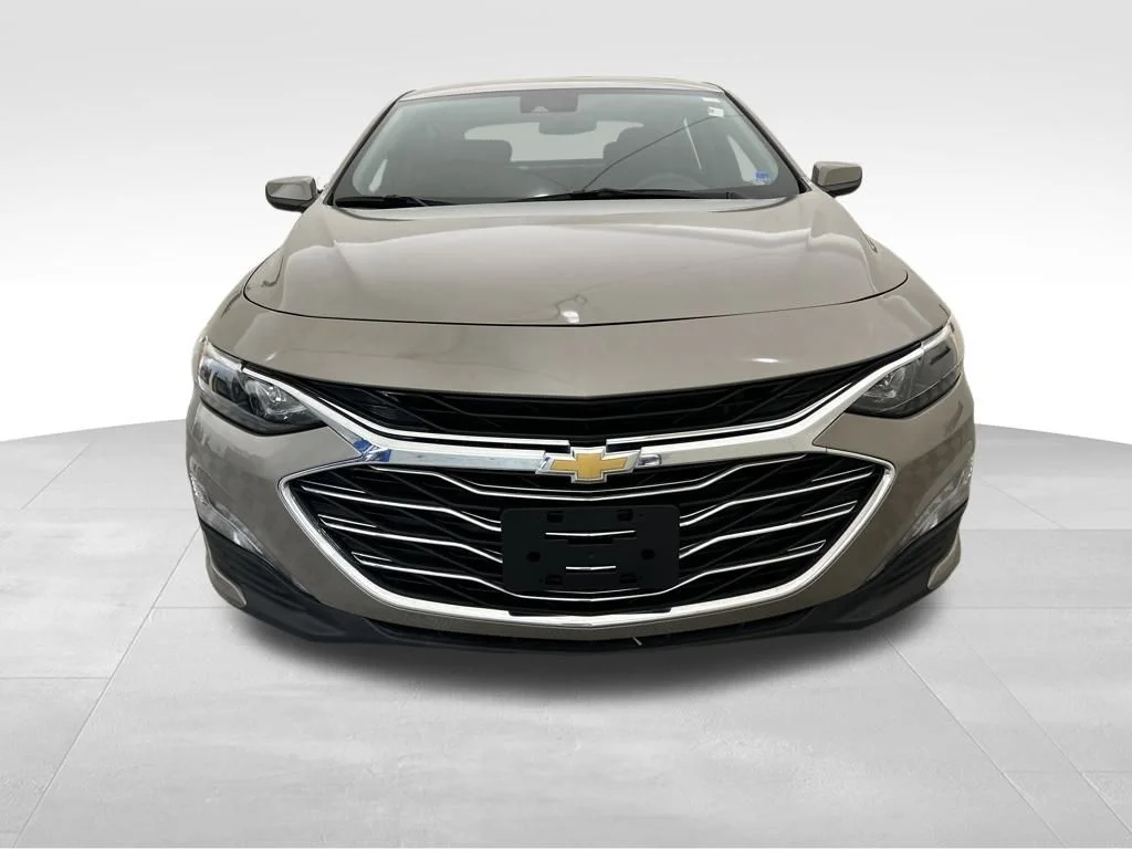 Used 2025 Gray Chevrolet LT image 9