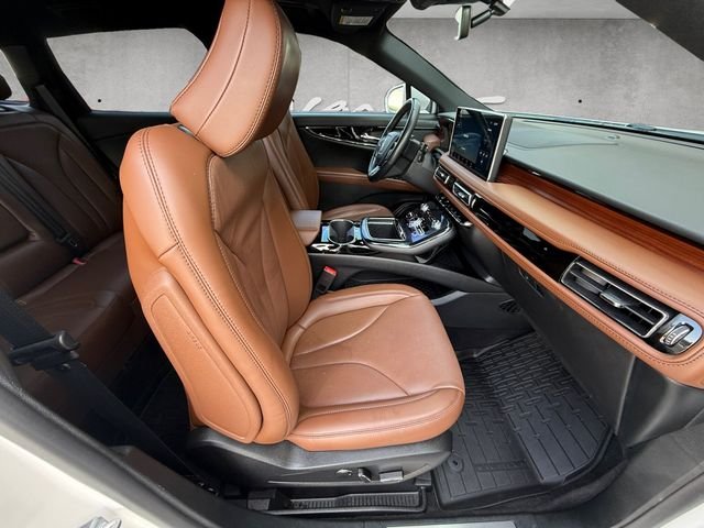 Used 2023 White Lincoln Reserve image 24
