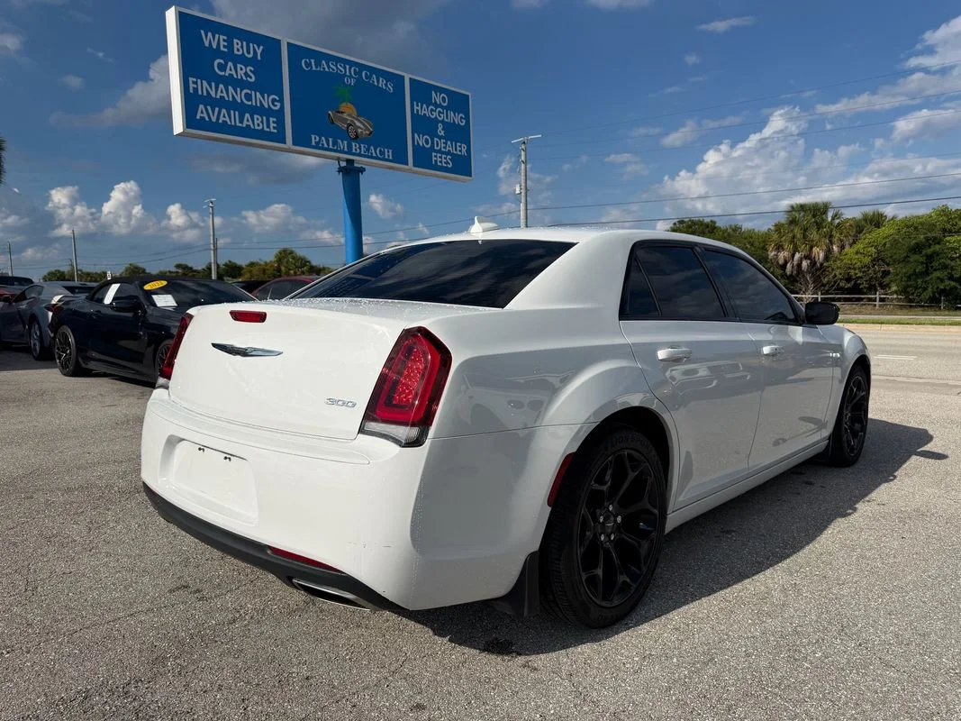 Used 2019  Chrysler Touring image 5