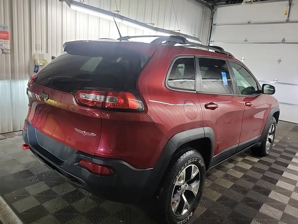 Used 2014 Red Jeep Trailhawk image 10