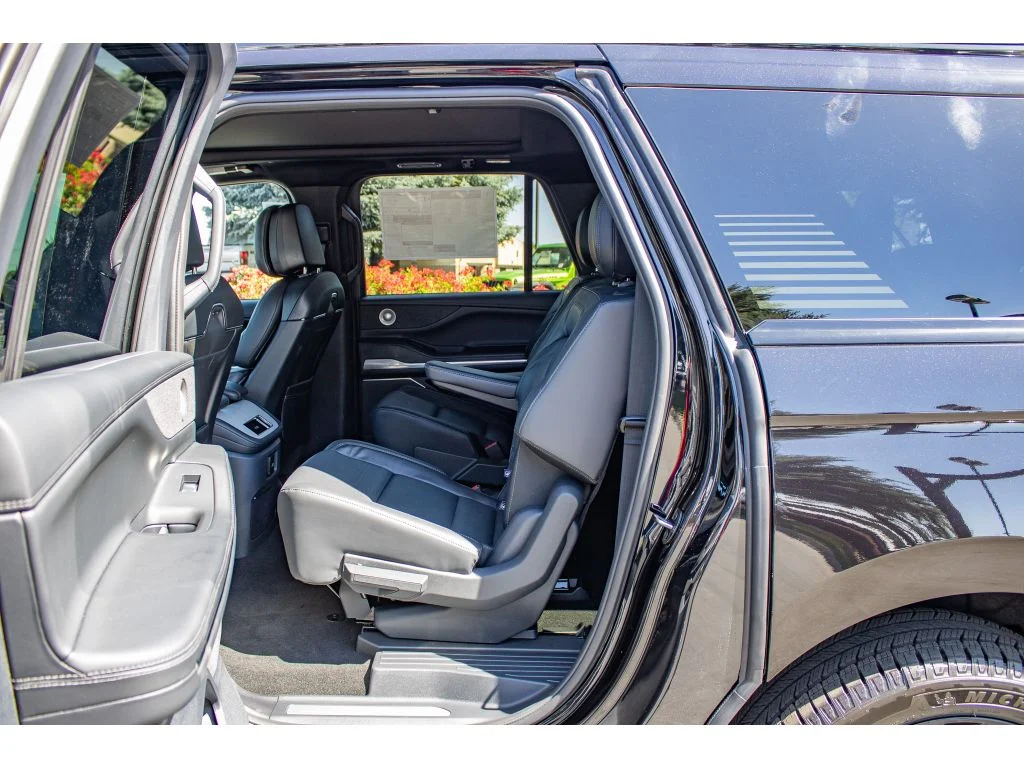 New 2026 Infinite Black Metallic Clearcoat Lincoln Reserve image 26