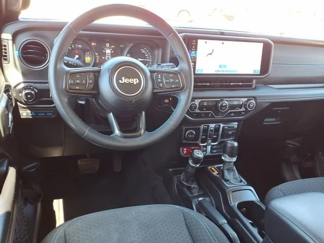 Used 2024  Jeep Rubicon image 6