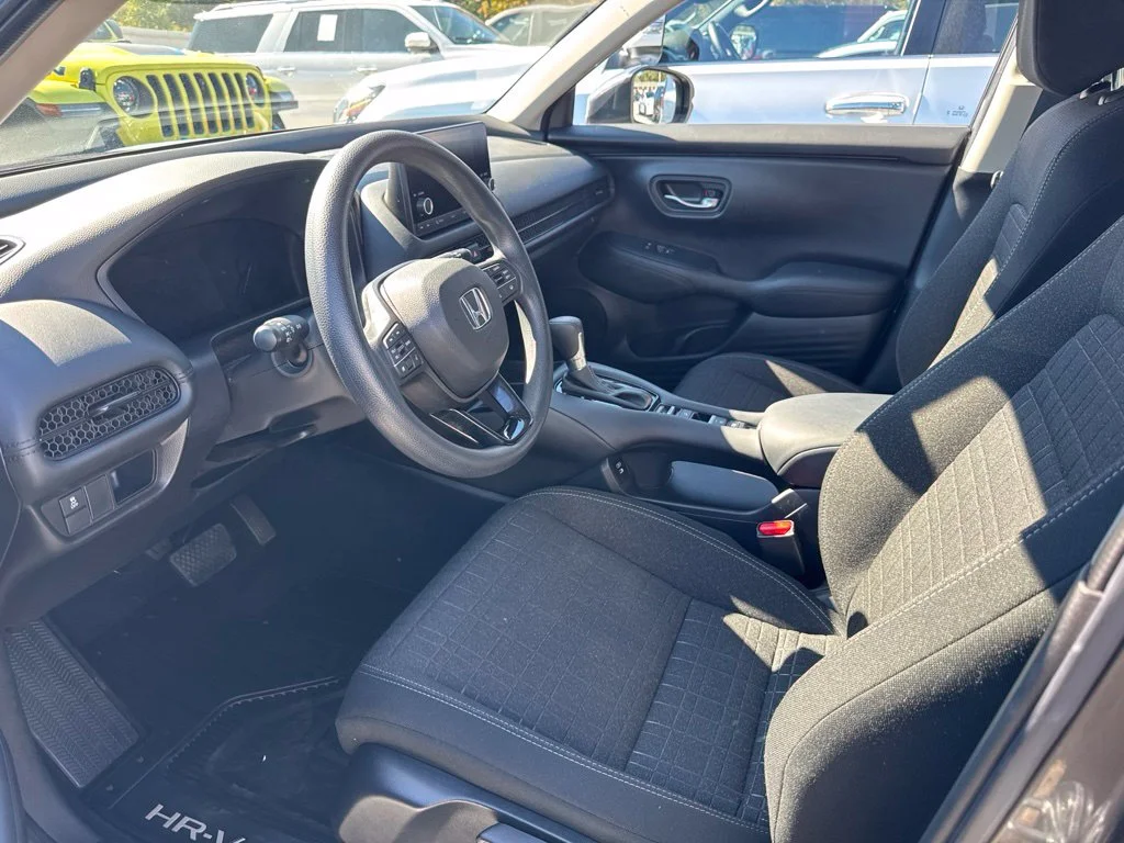 Used 2025  Honda LX image 4