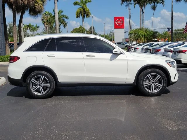 Used 2022 White Mercedes-Benz GLC 300 image 4