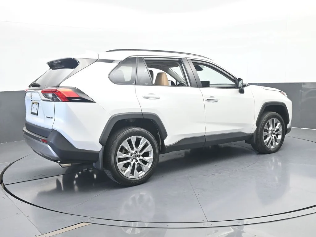 Used 2023 Ice Cap Toyota Limited image 6