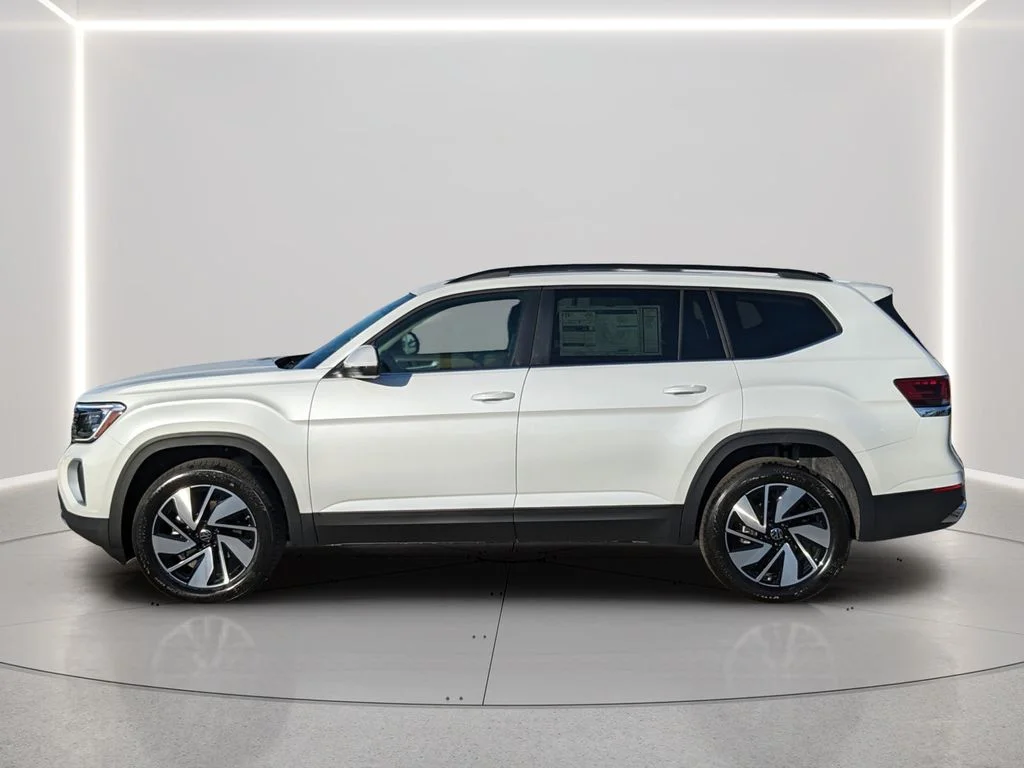New 2026 White/off-white Volkswagen SE w/Technology image 5
