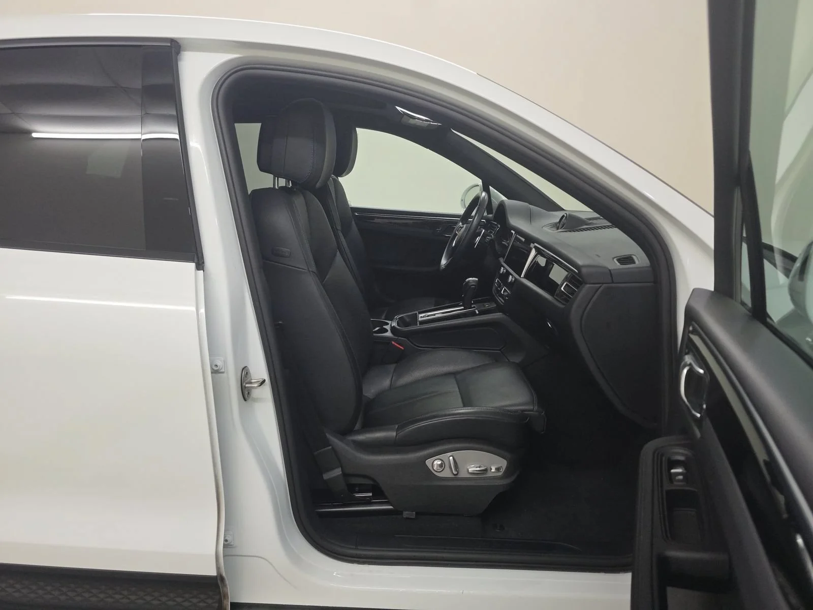 Used 2024 White Porsche  image 20