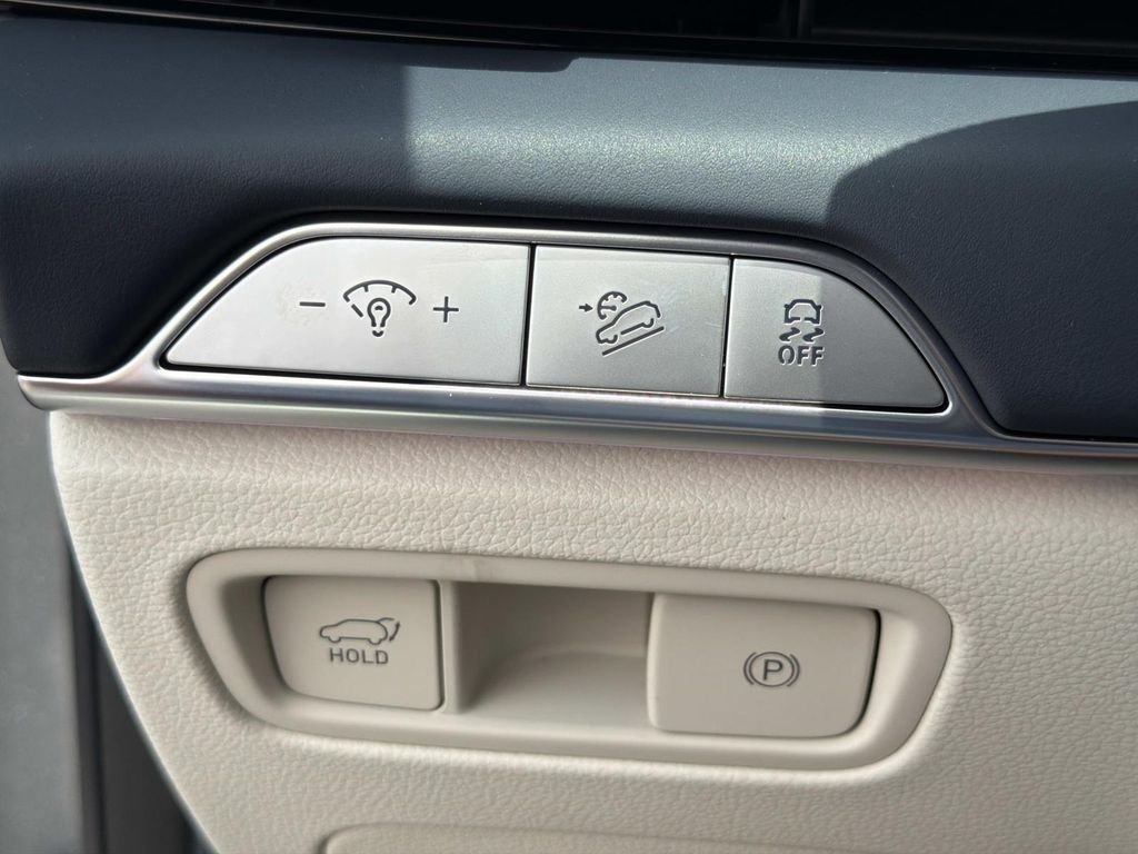 New 2026 Silver Genesis 3.5T Prestige image 33