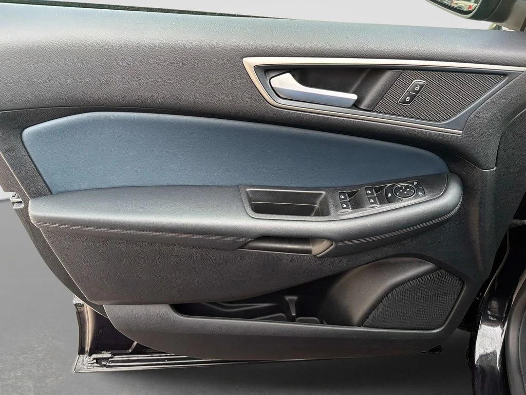 Used 2024 Agate Black Metallic Ford SEL image 17