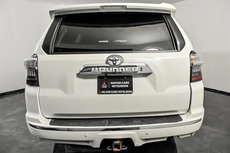 Used 2018 Blizzard Pearl Toyota Limited image 8