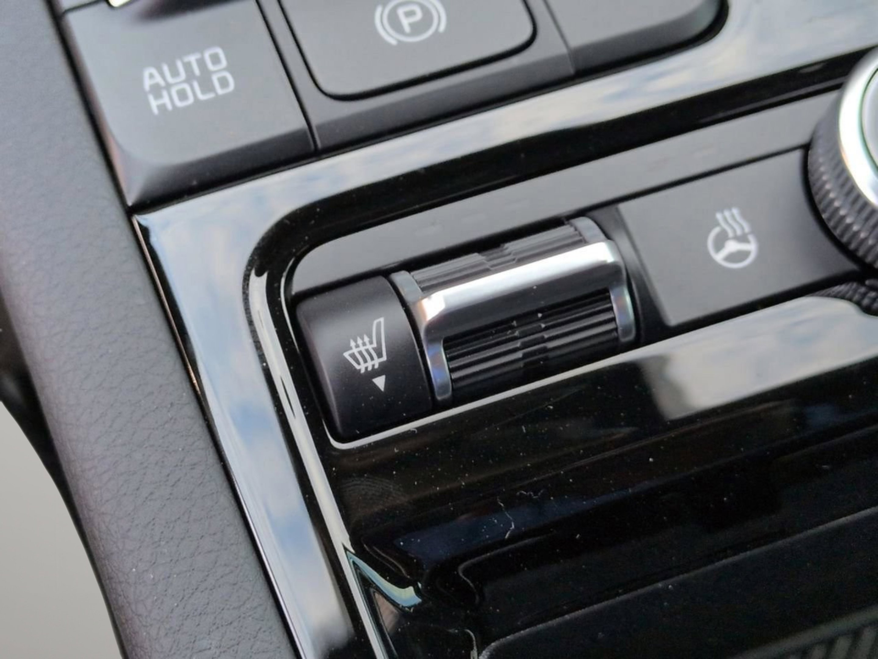New 2026 Snow White Pearl Kia GT-Line AWD image 27