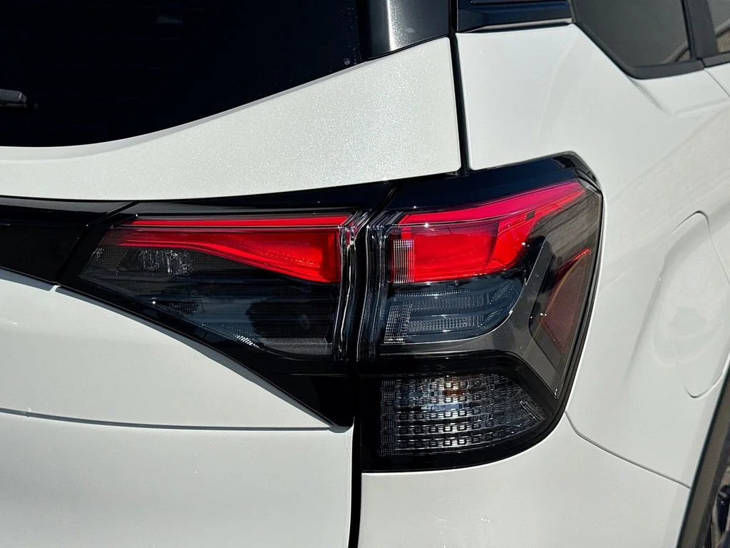 New 2026 CRYSTAL WHITE PEARL Subaru Limited image 35