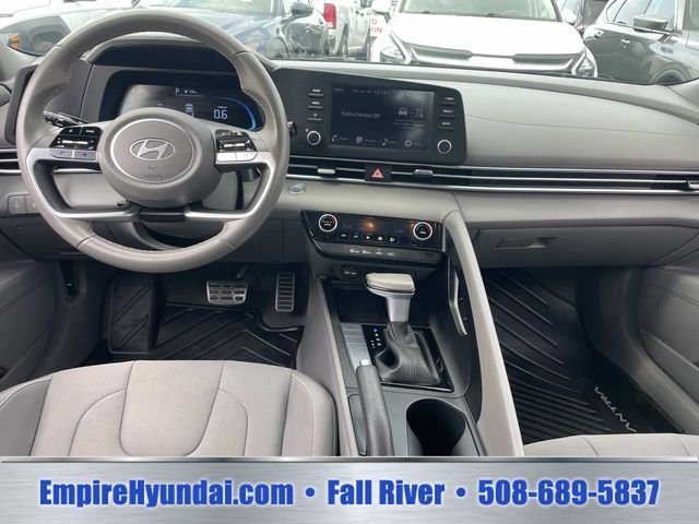 Certified Used 2025 Fluid Metal Hyundai SEL Sport image 12