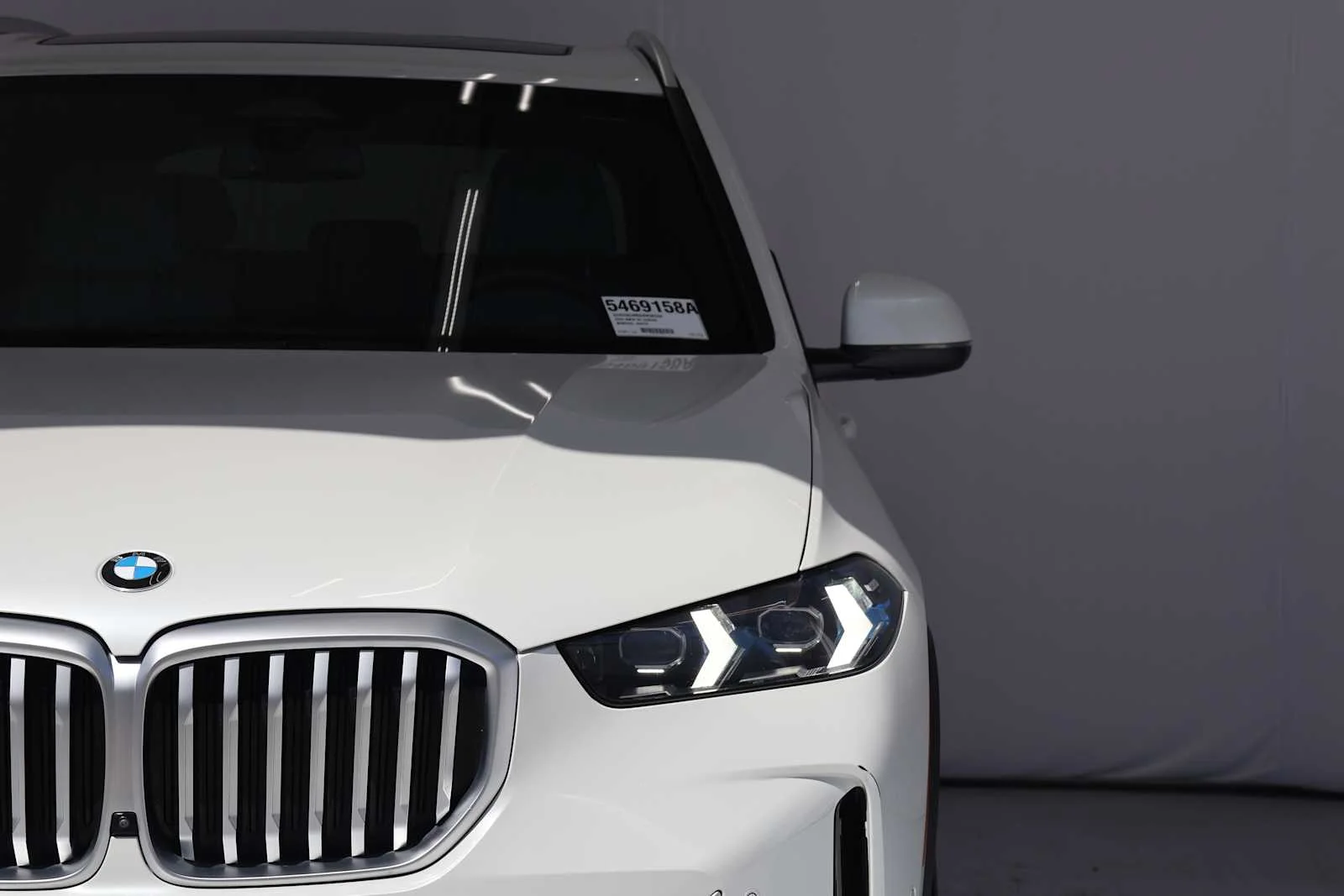 Certified Used 2025 Mineral White Metallic BMW xDrive40i image 4
