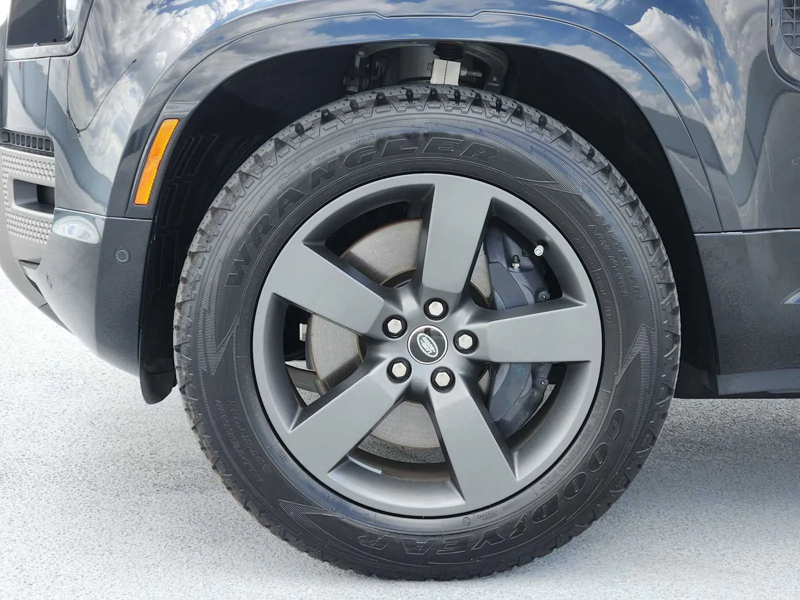 Certified Used 2025 Santorini Black Metallic Land Rover X-Dynamic SE image 10