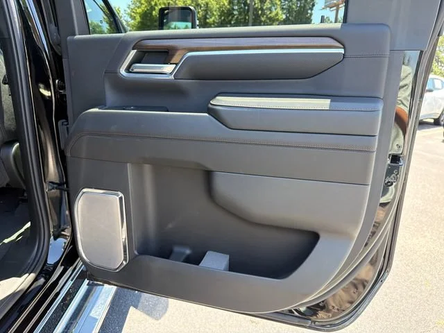 Used 2025 Black Chevrolet High Country image 16