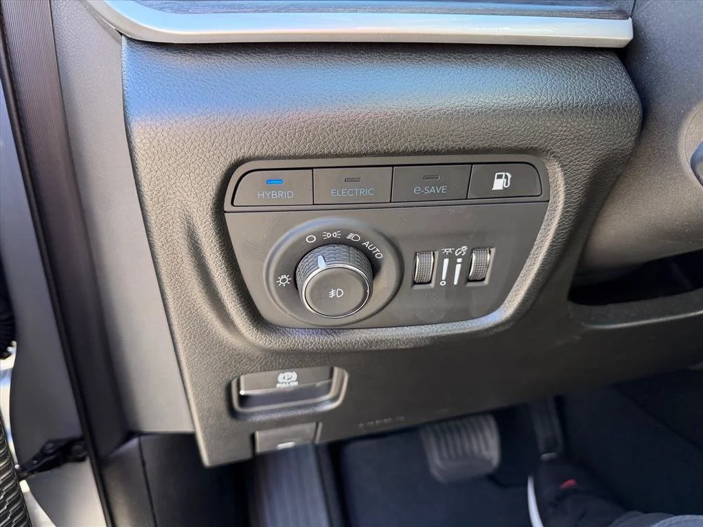 Used 2023 Silver Jeep 4xe image 19