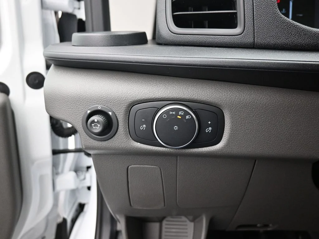 New 2026 Oxford White Ford Base image 11