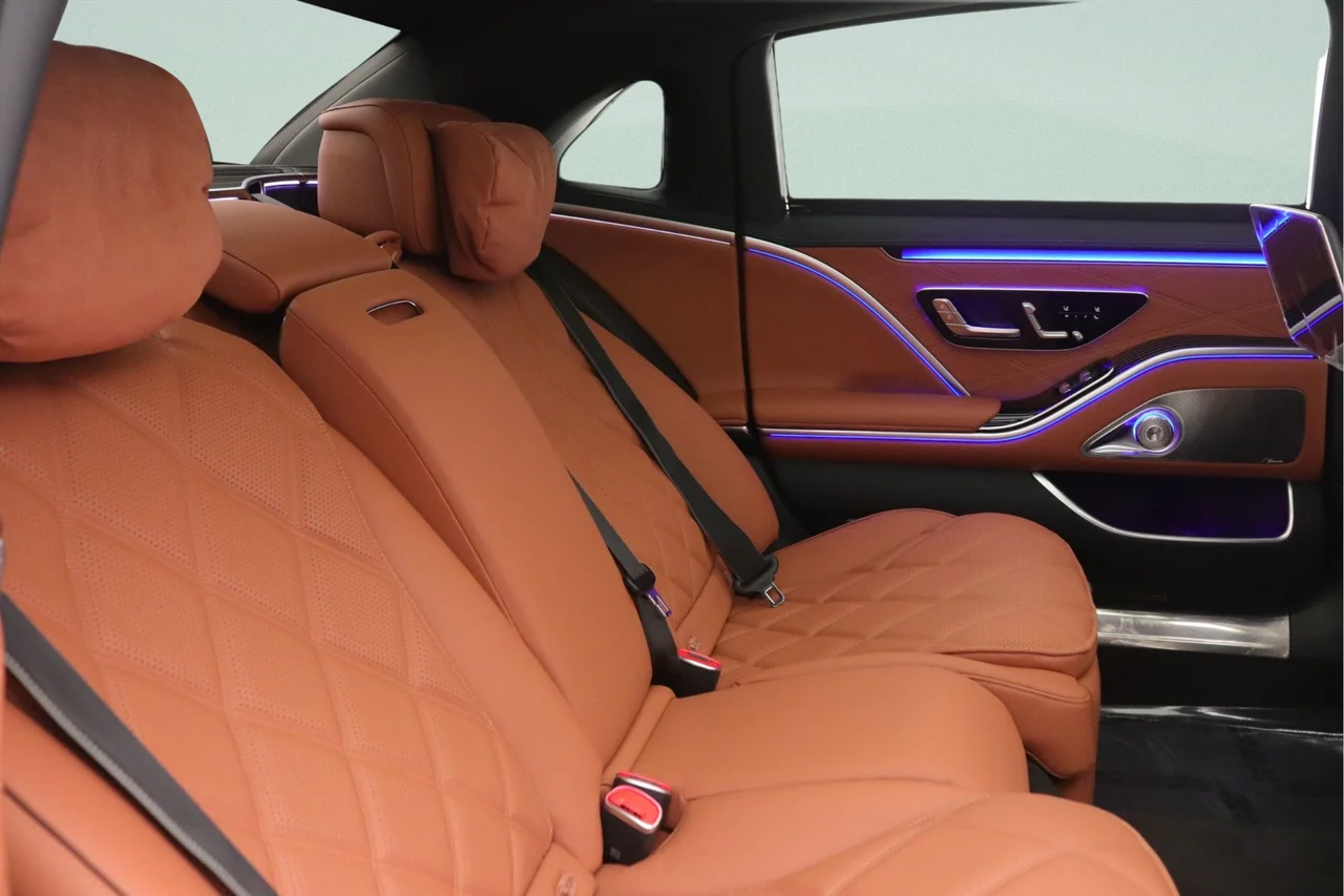 New 2026 Emerald Green Metallic Mercedes-Benz Maybach S 580 4MATIC® image 8