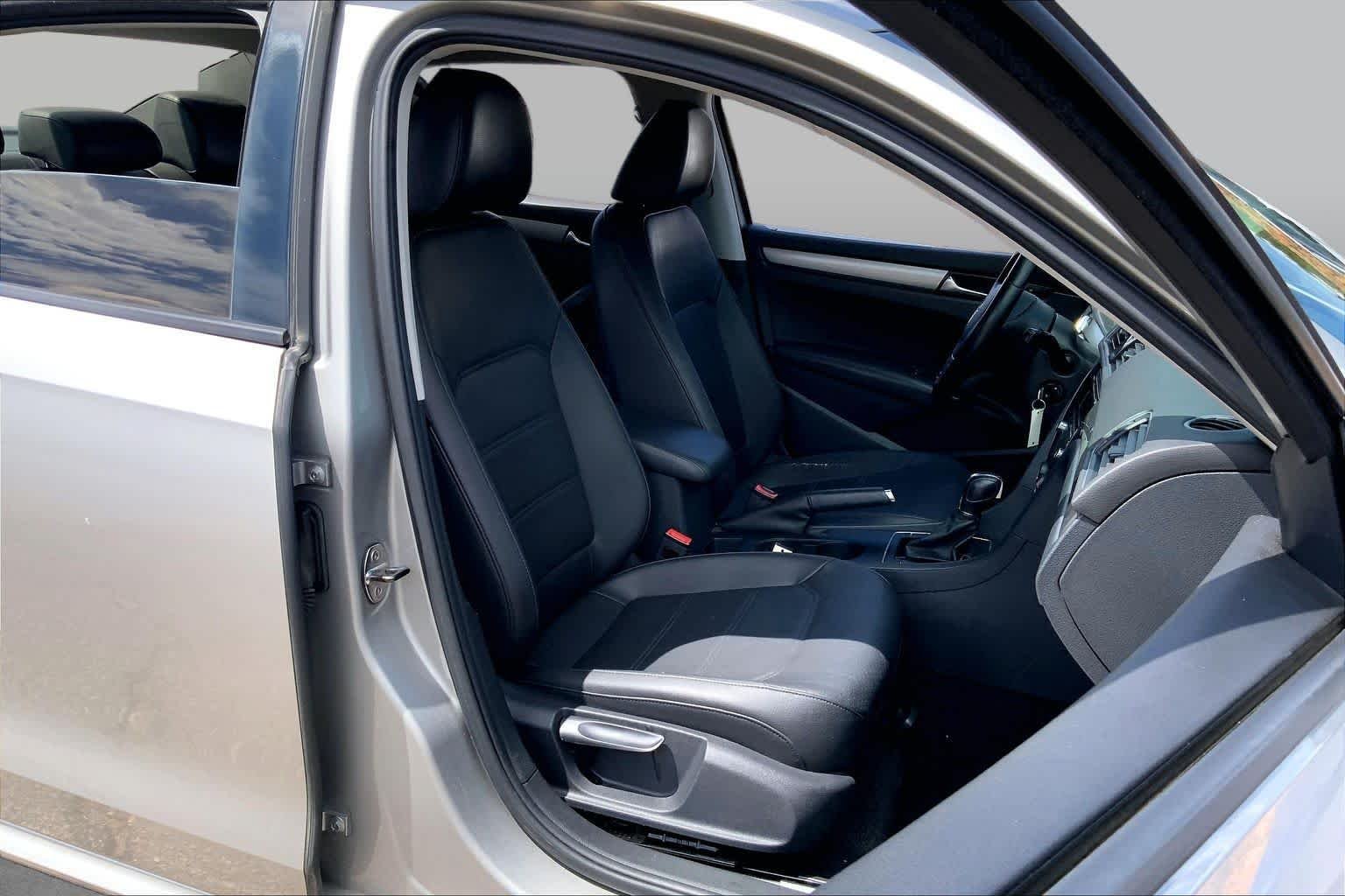 Pre-Owned 2014 Volkswagen Passat S