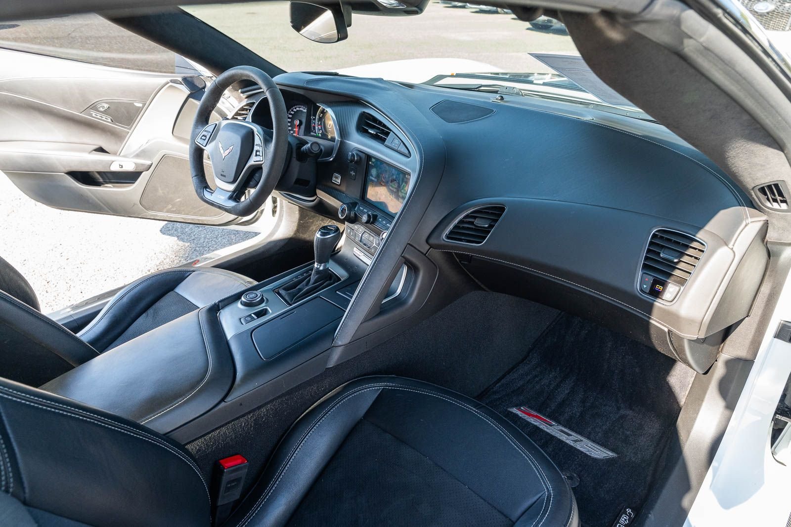 Used 2019 White Chevrolet Z06 image 23
