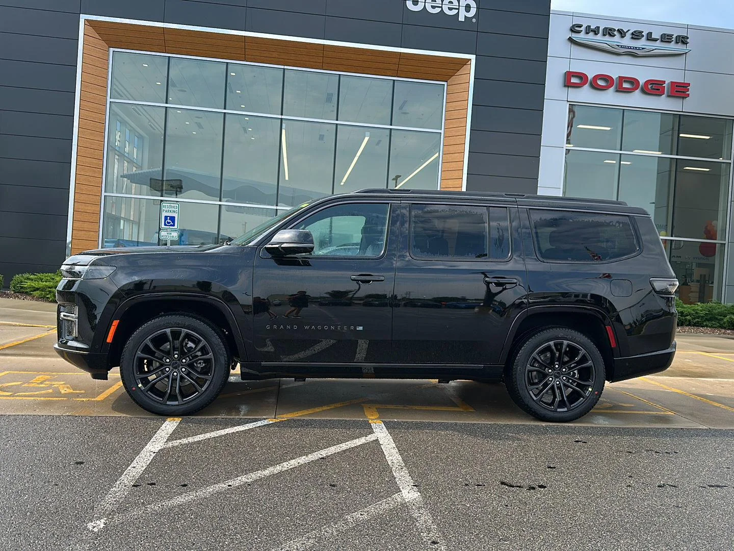 New 2026 High Gloss Black Jeep Summit Obsidian image 2