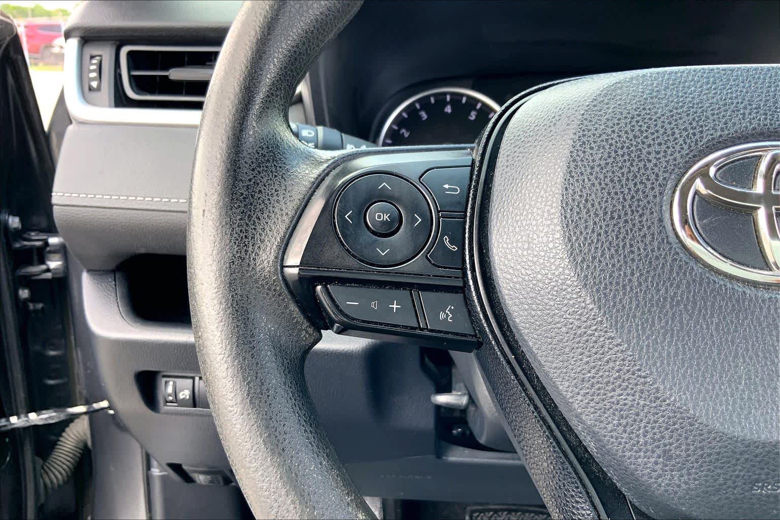 Used 2020 Magnetic Gray Metallic Toyota XLE image 23