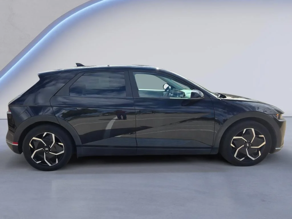Used 2023 Abyss Black Hyundai SE image 7