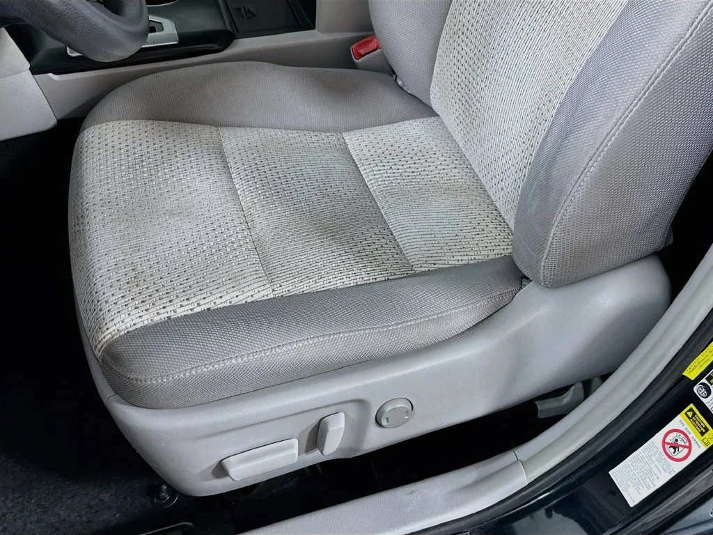 Used 2013 Gray Toyota LE image 21