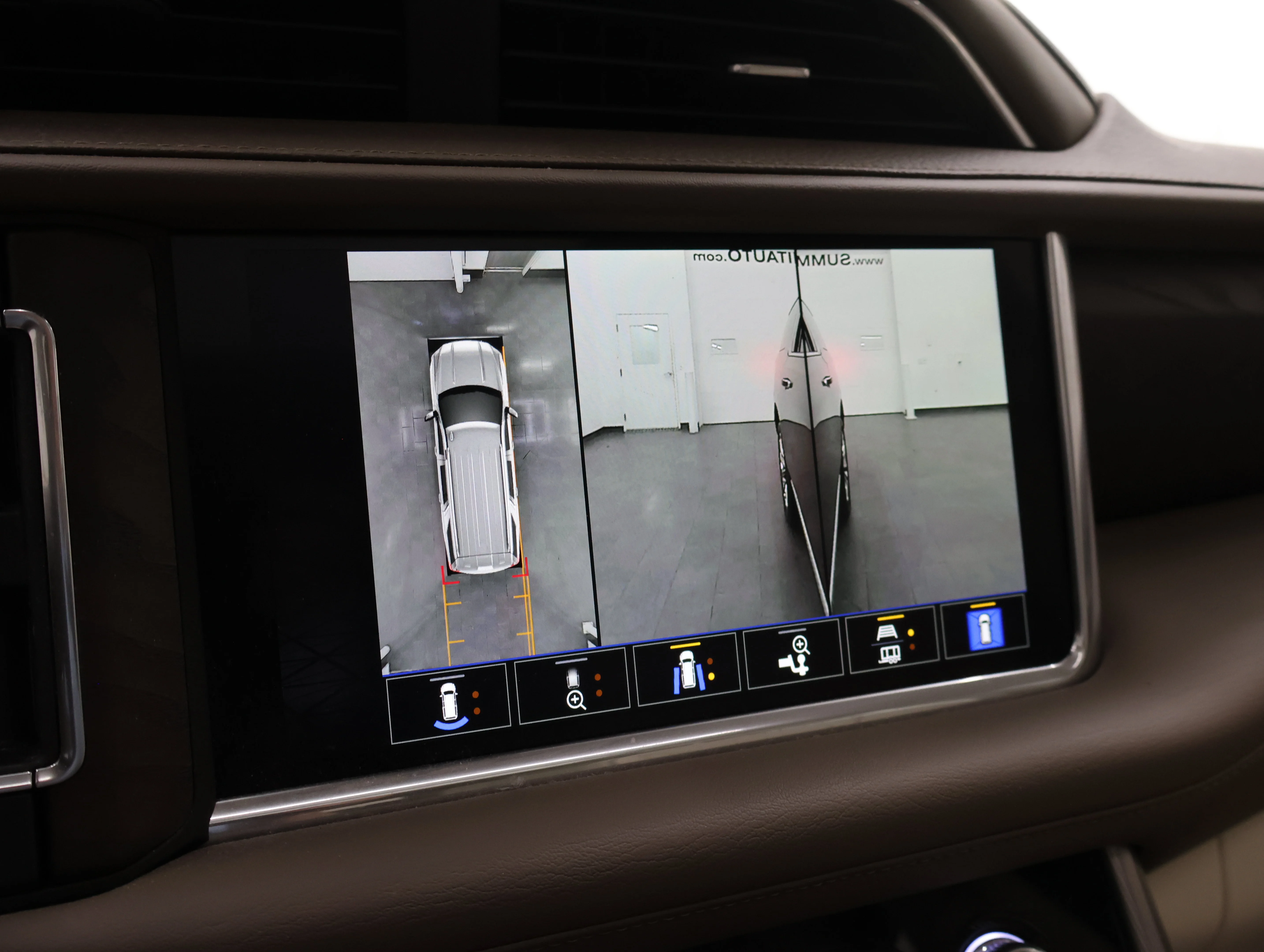 Used 2022 Redwood Metallic GMC Denali image 21