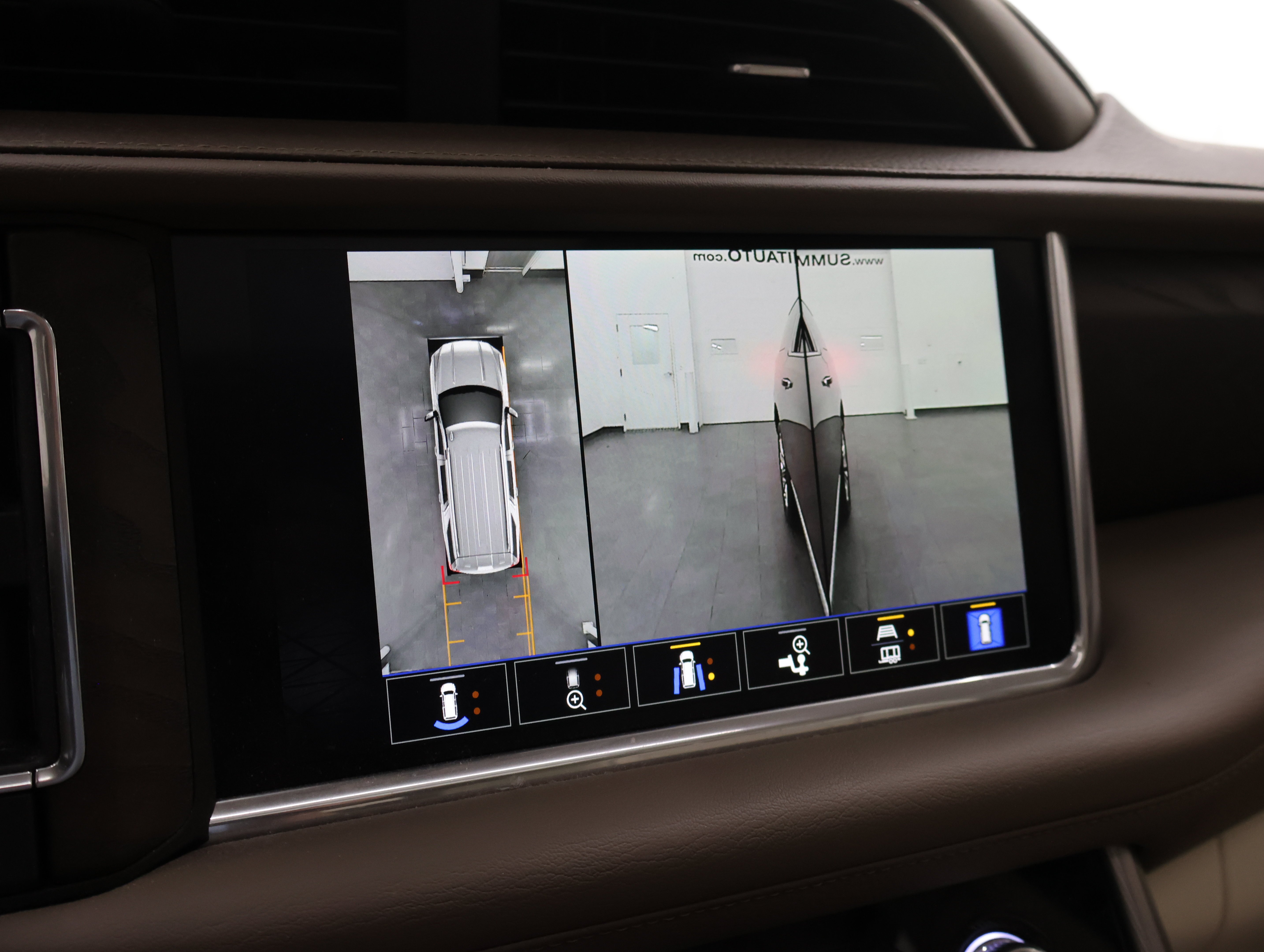 Used 2022 Redwood Metallic GMC Denali image 21