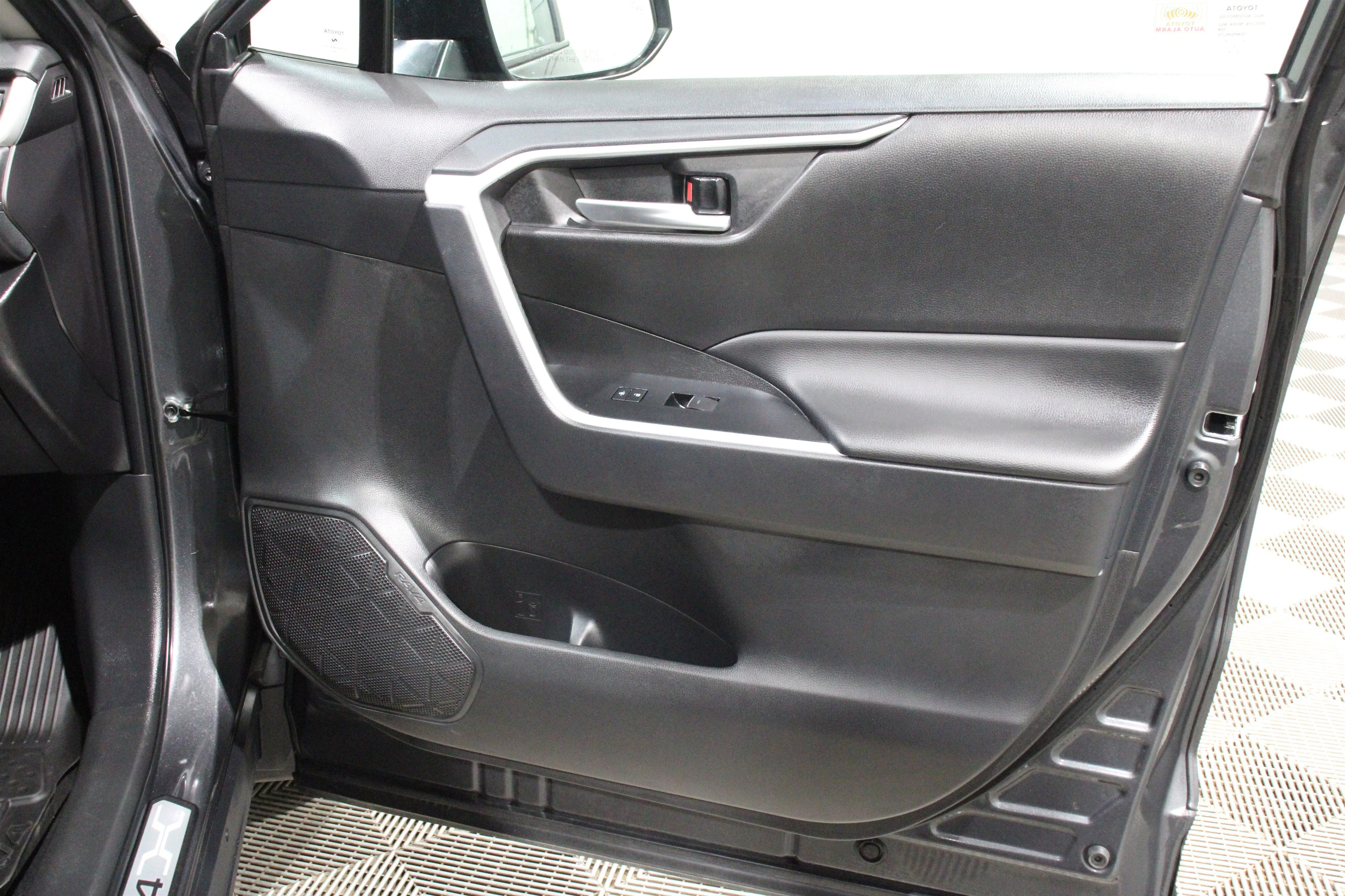 Used 2025 Gray Toyota XLE Premium image 30